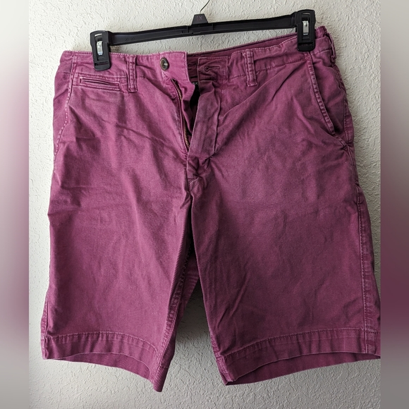 GUC AE Men's Shorts Size 33 - Picture 1 of 4